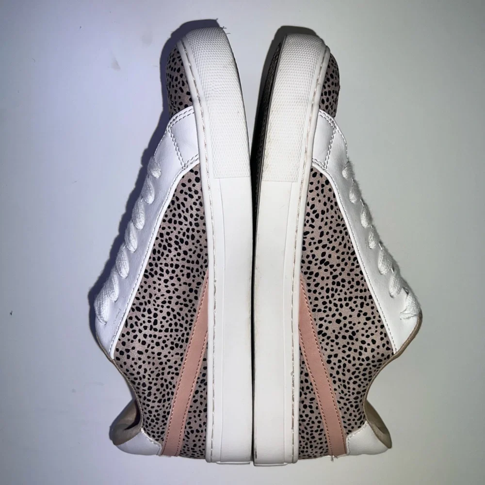 *Universal thread- dotted lace up tie shoes - Picture 4 of 6
